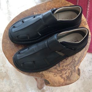 Mens Timberland sandals Leather uppers and rubber soles.  Size 10 Medium.